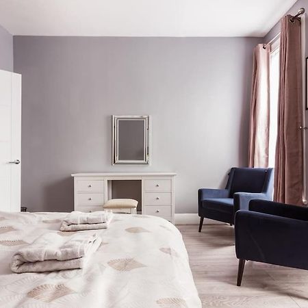 4 Bedroom House, 2 Min Walk From Station Londres Exterior foto