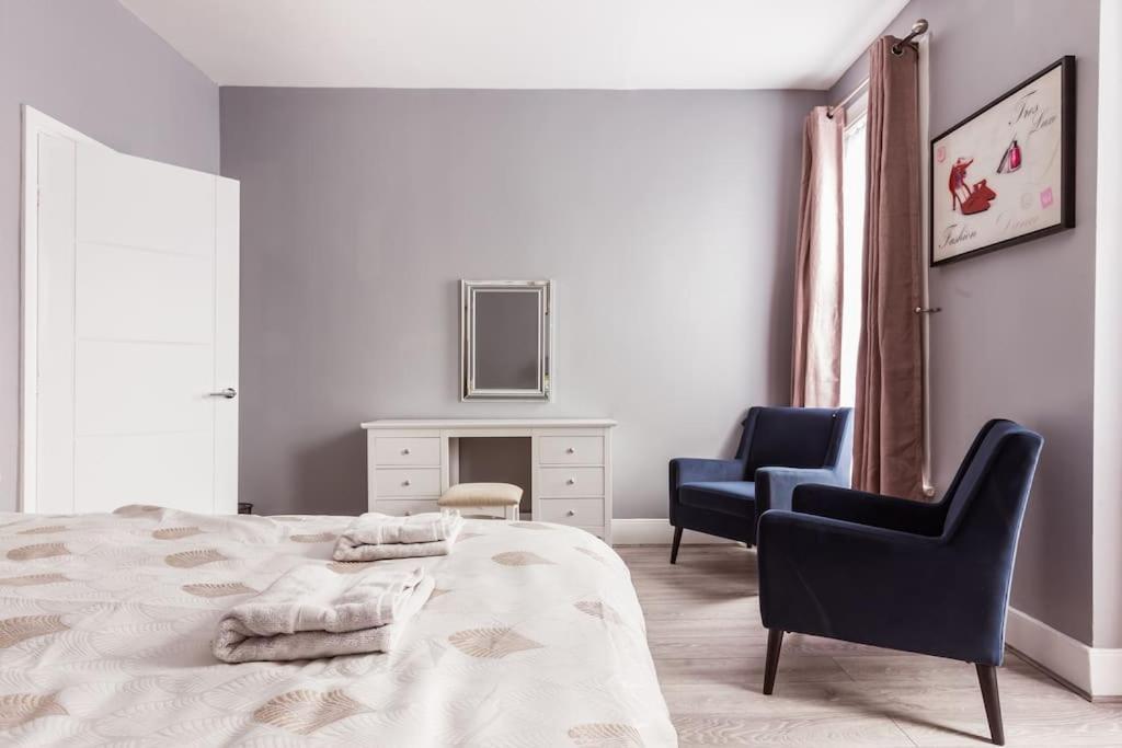 4 Bedroom House, 2 Min Walk From Station Londres Exterior foto