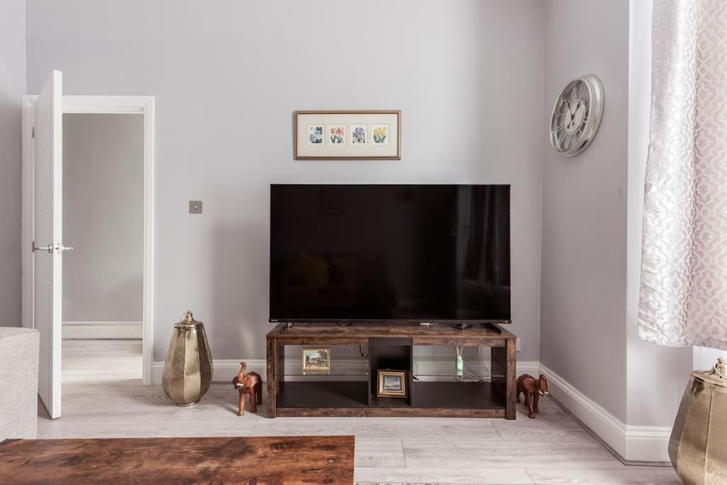 4 Bedroom House, 2 Min Walk From Station Londres Exterior foto