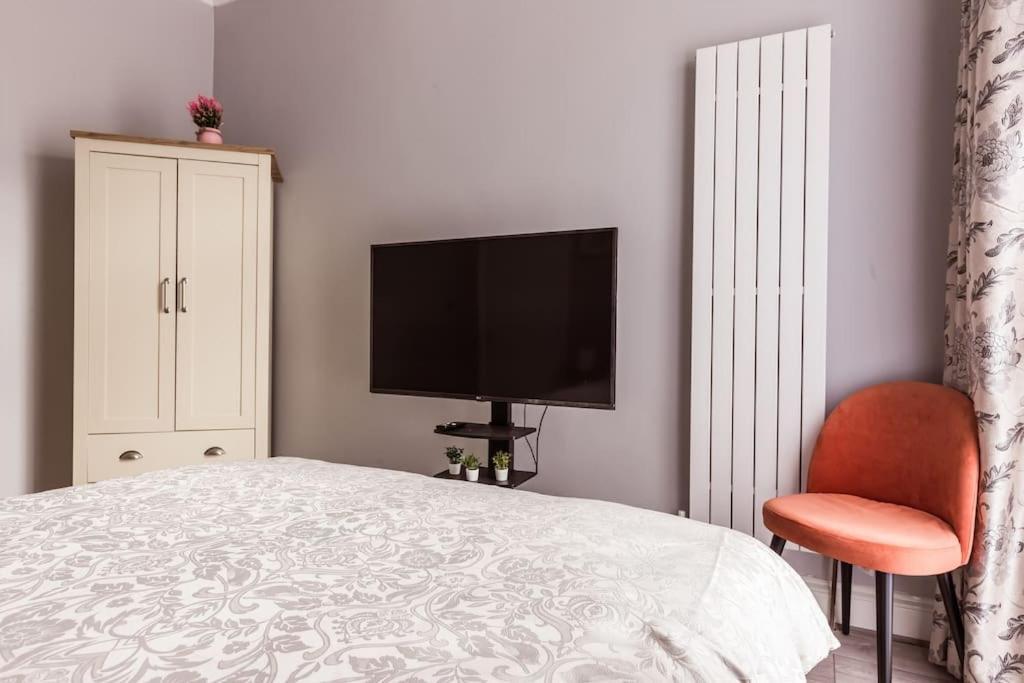 4 Bedroom House, 2 Min Walk From Station Londres Exterior foto