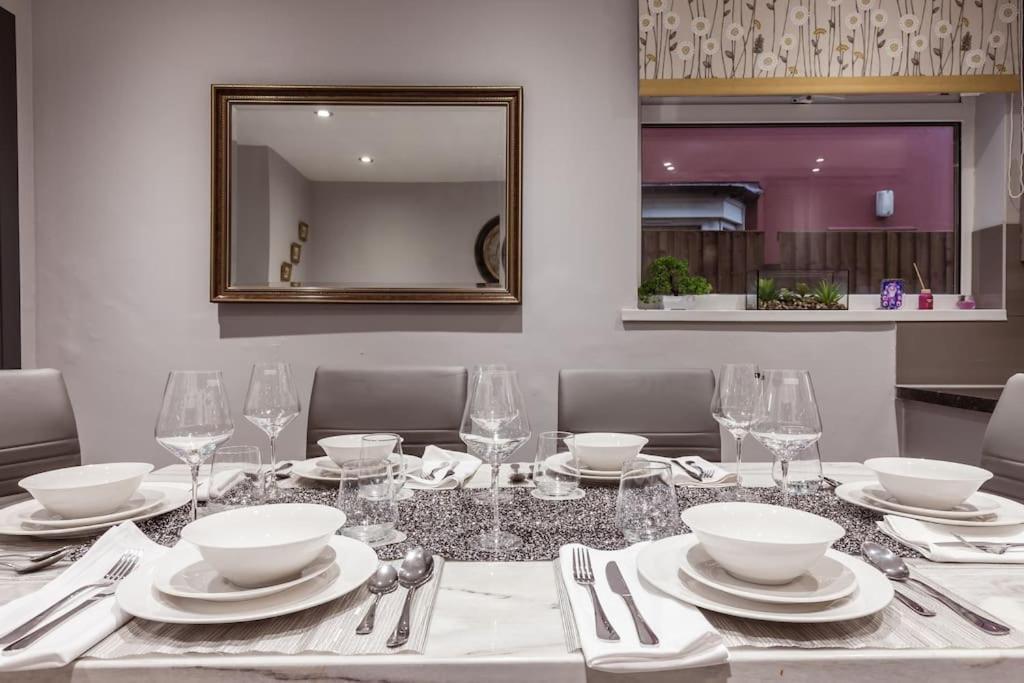 4 Bedroom House, 2 Min Walk From Station Londres Exterior foto