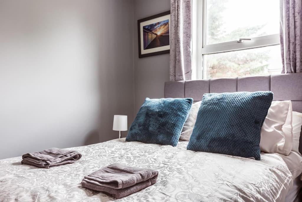4 Bedroom House, 2 Min Walk From Station Londres Exterior foto