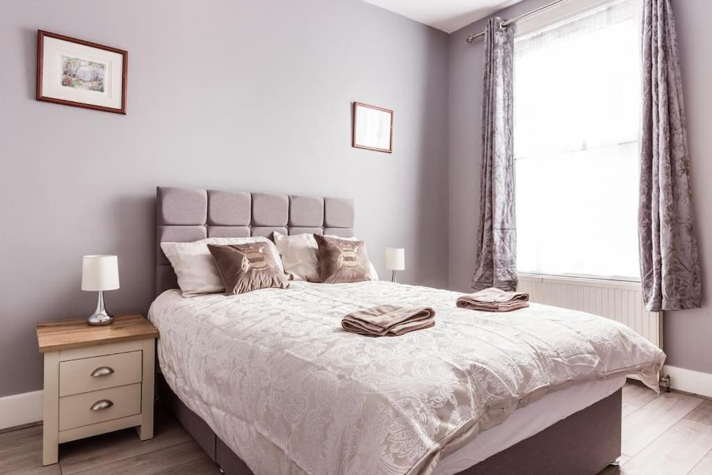 4 Bedroom House, 2 Min Walk From Station Londres Exterior foto