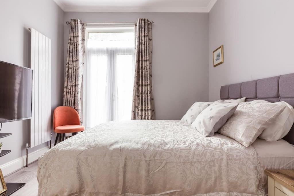 4 Bedroom House, 2 Min Walk From Station Londres Exterior foto