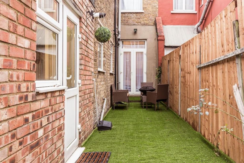 4 Bedroom House, 2 Min Walk From Station Londres Exterior foto
