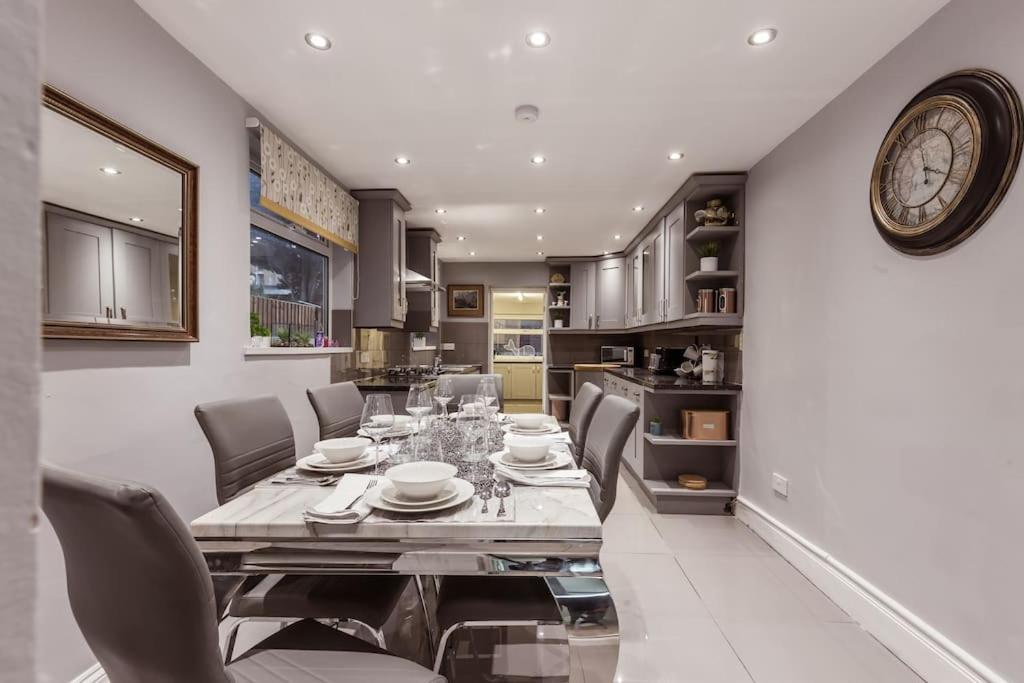 4 Bedroom House, 2 Min Walk From Station Londres Exterior foto