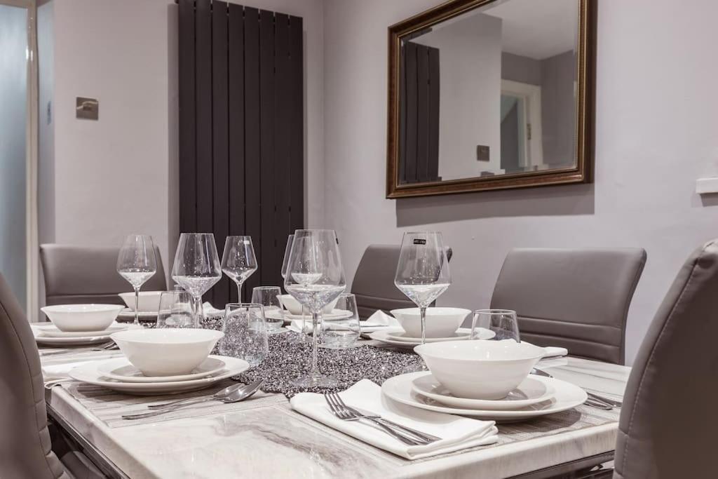 4 Bedroom House, 2 Min Walk From Station Londres Exterior foto