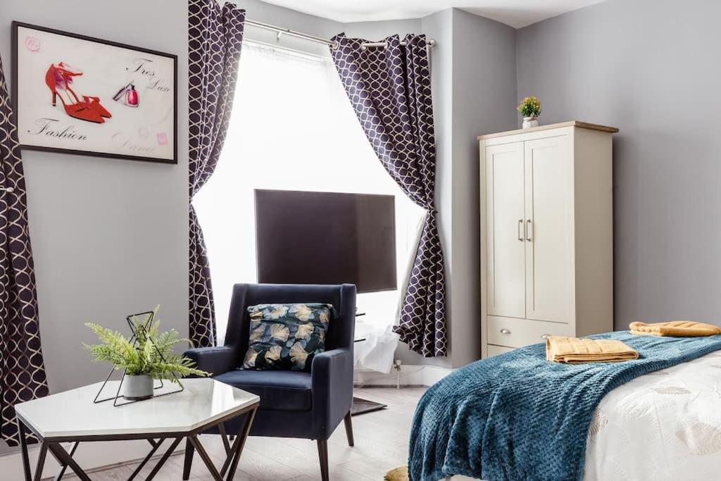 4 Bedroom House, 2 Min Walk From Station Londres Exterior foto